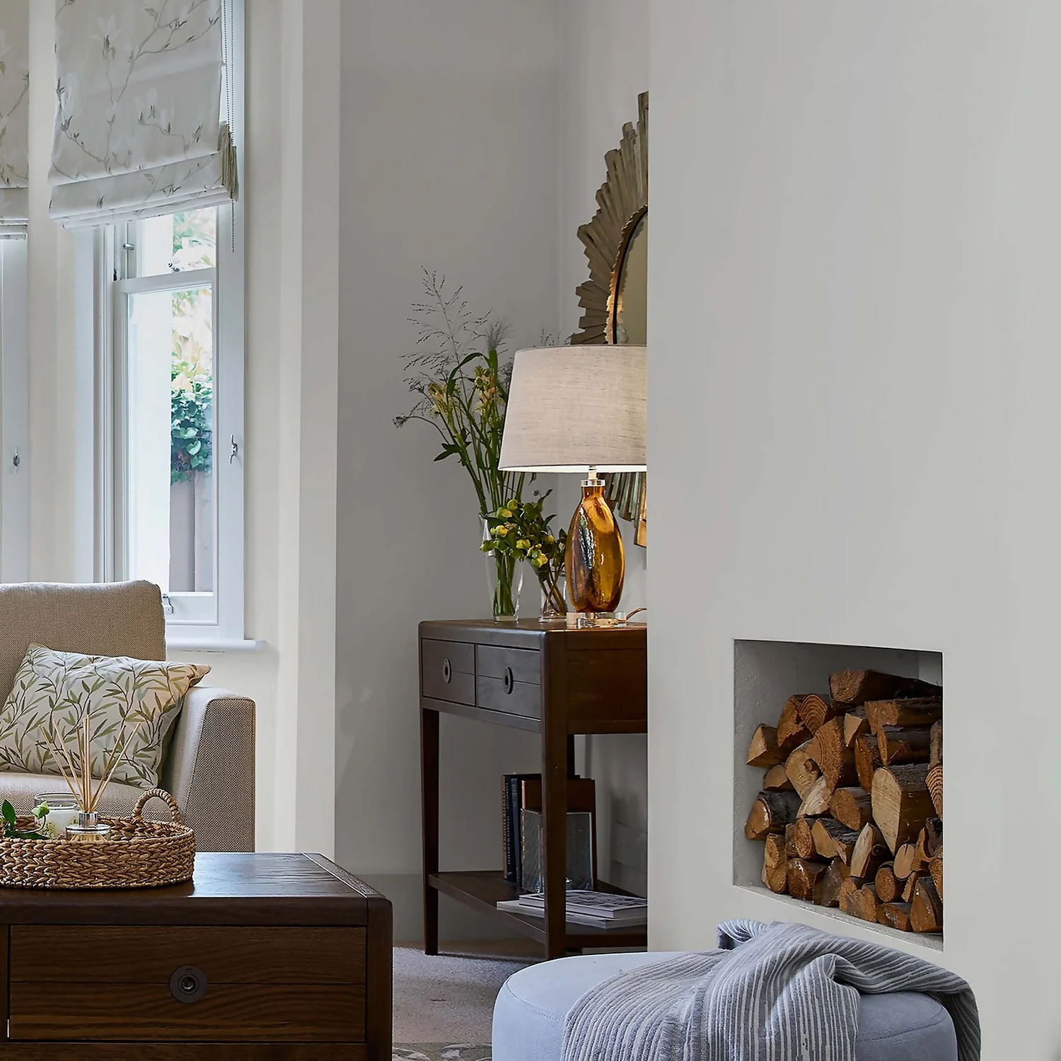 Laura Ashley Matt Emulsion Paint Cotton White - 2.5L 2 Laura Ashley Matt Emulsion Paint Cotton White - 2.5L - Image 2