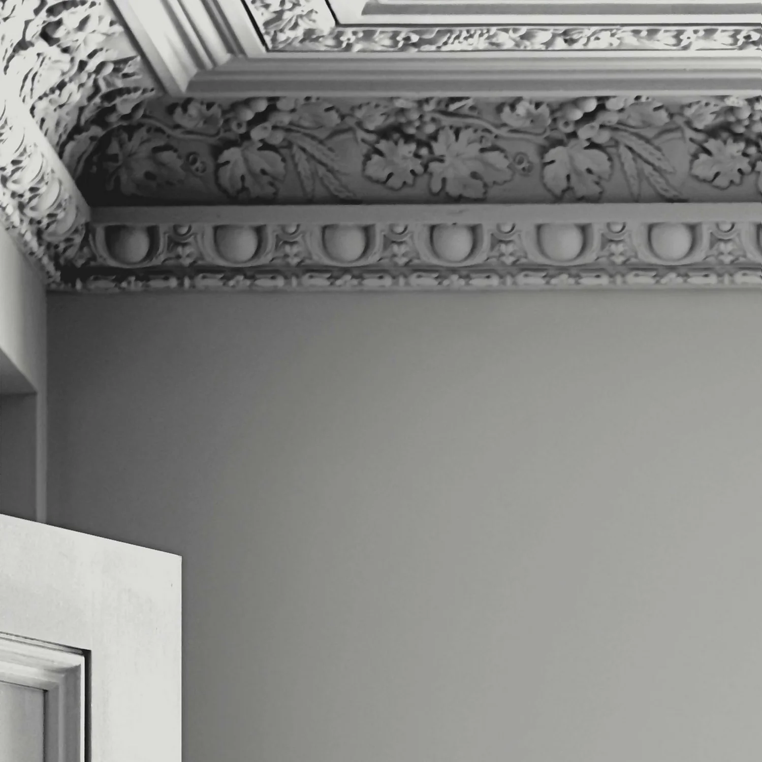 Laura Ashley Matt Emulsion Paint Silver - 2.5L 3 Laura Ashley Matt Emulsion Paint Silver - 2.5L - Image 3