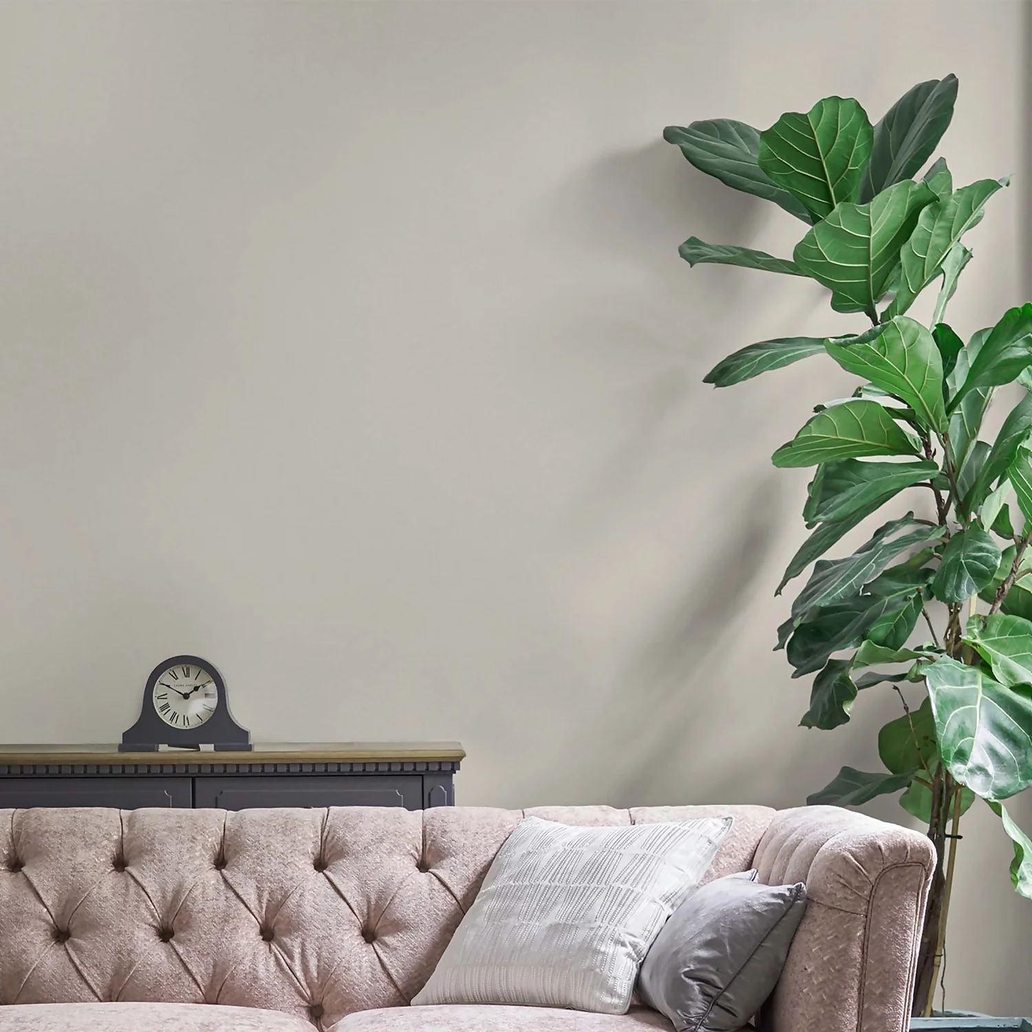 Laura Ashley Matt Emulsion Paint Ivory - 5L 2 Laura Ashley Matt Emulsion Paint Ivory - 5L - Image 2