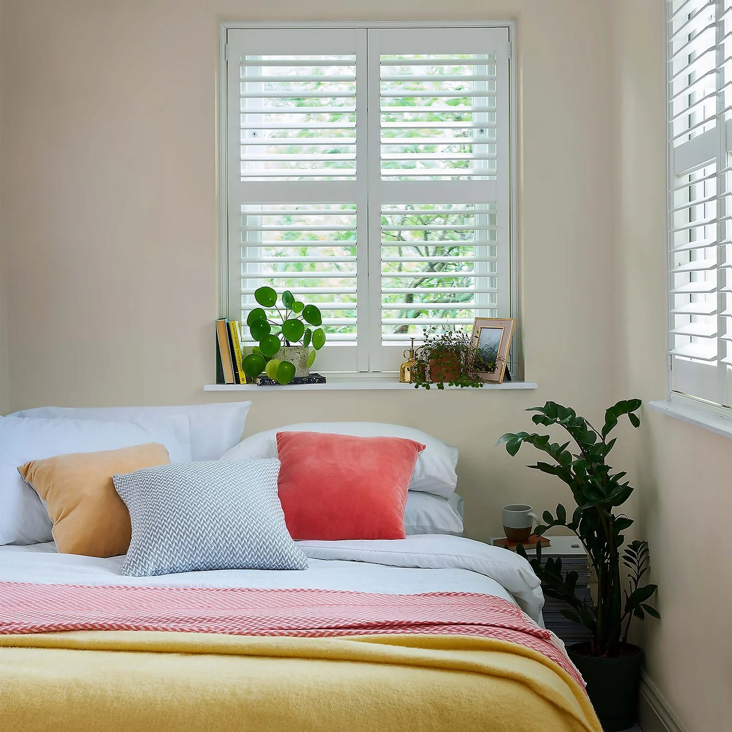 Laura Ashley Matt Emulsion Paint Pale Twine - 5L 2 Laura Ashley Matt Emulsion Paint Pale Twine - 5L - Image 2