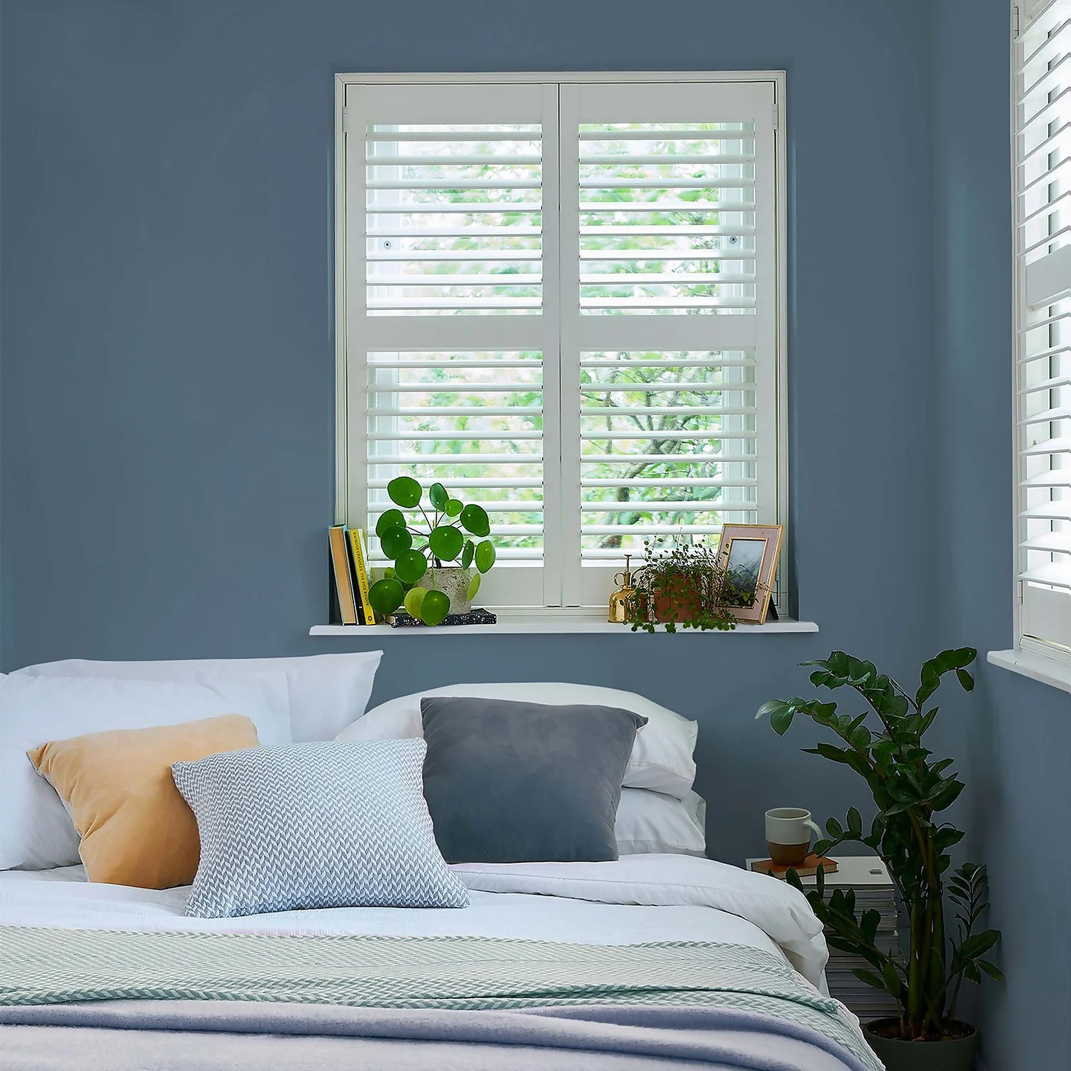 Laura Ashley Eggshell Paint Dark Seaspray - 750ml 2 Laura Ashley Eggshell Paint Dark Seaspray - 750ml - Image 2