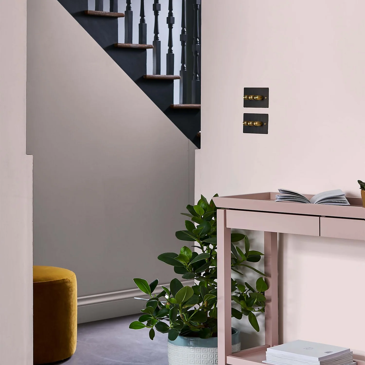 Laura Ashley Eggshell Paint Pale Blush - 750ml 2 Laura Ashley Eggshell Paint Pale Blush - 750ml - Image 2