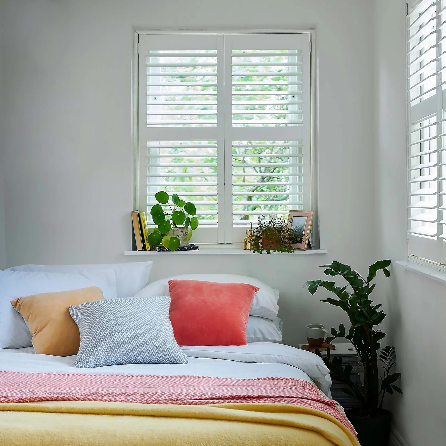 Laura Ashley Matt Emulsion Paint Soft Silver Tester 100ml 2 Laura Ashley Matt Emulsion Paint Soft Silver Tester 100ml - Image 2