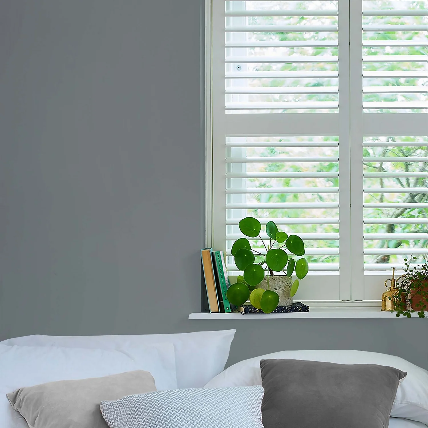 Laura Ashley Matt Emulsion Paint Dark Slate Tester 100ml 2 Laura Ashley Matt Emulsion Paint Dark Slate Tester 100ml - Image 2