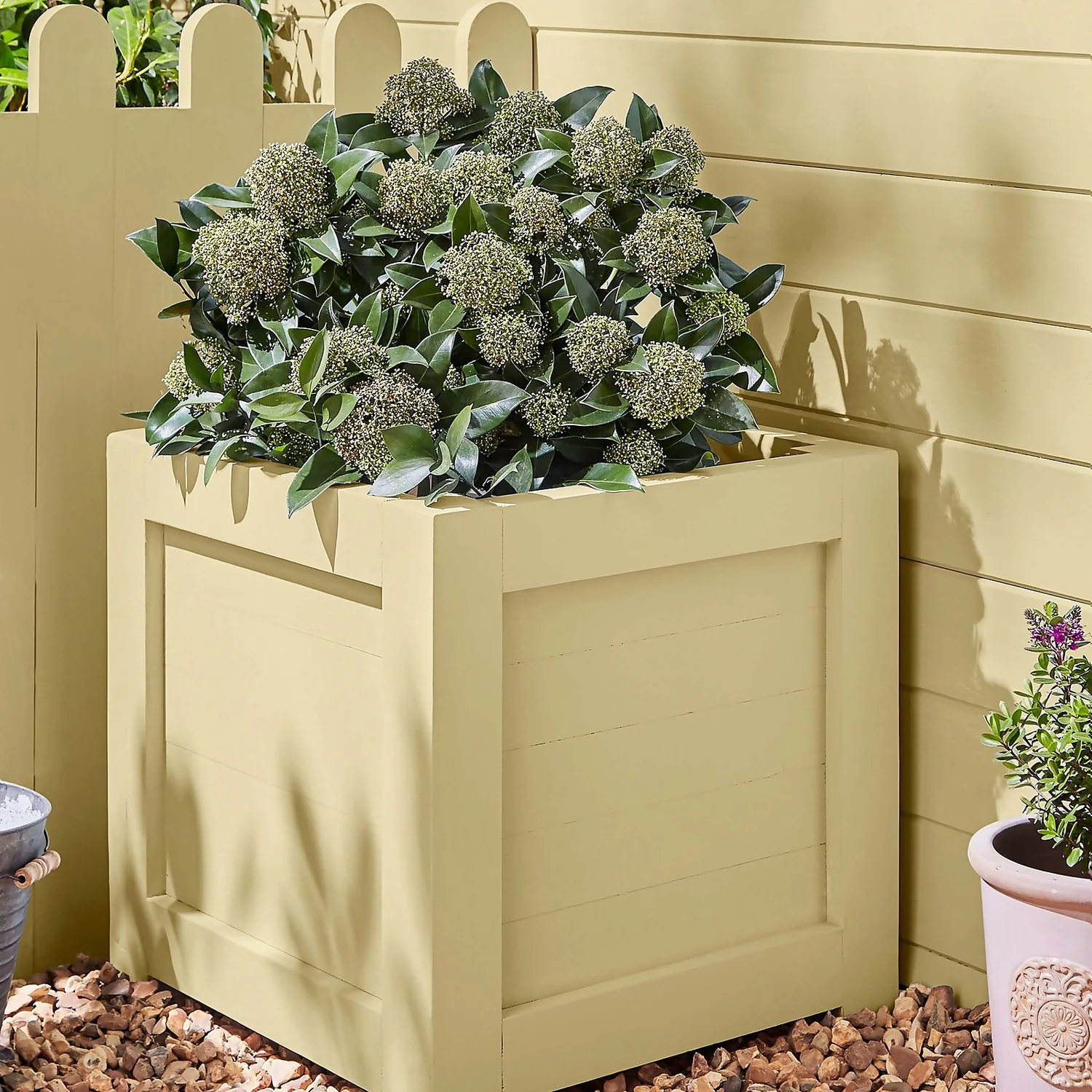 Laura Ashley Eggshell Garden Paint Sunshine - 2.5L 2 Laura Ashley Eggshell Garden Paint Sunshine - 2.5L - Image 2