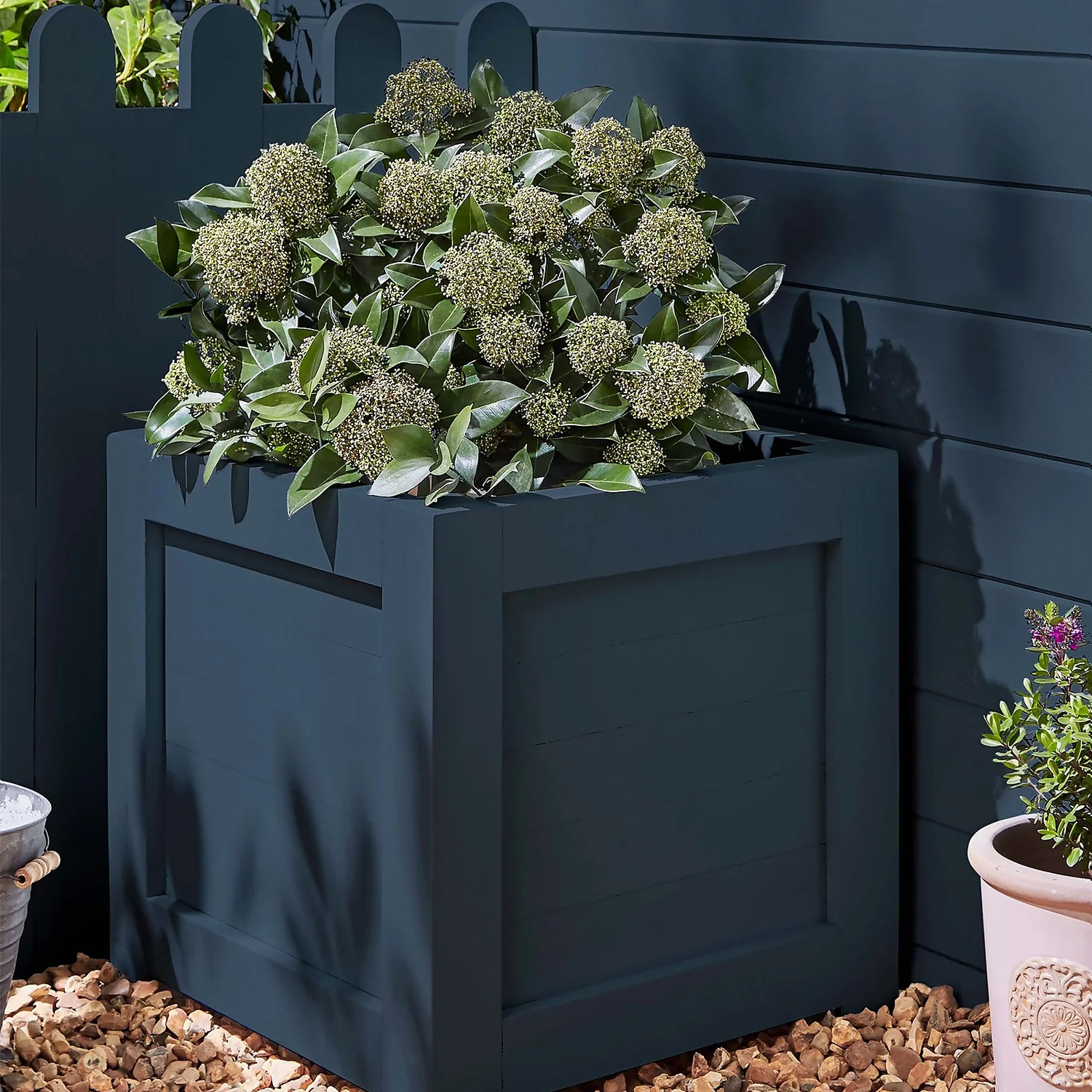 Laura Ashley Eggshell Garden Paint Dusky Seaspray - 2.5L 2 Laura Ashley Eggshell Garden Paint Dusky Seaspray - 2.5L - Image 2