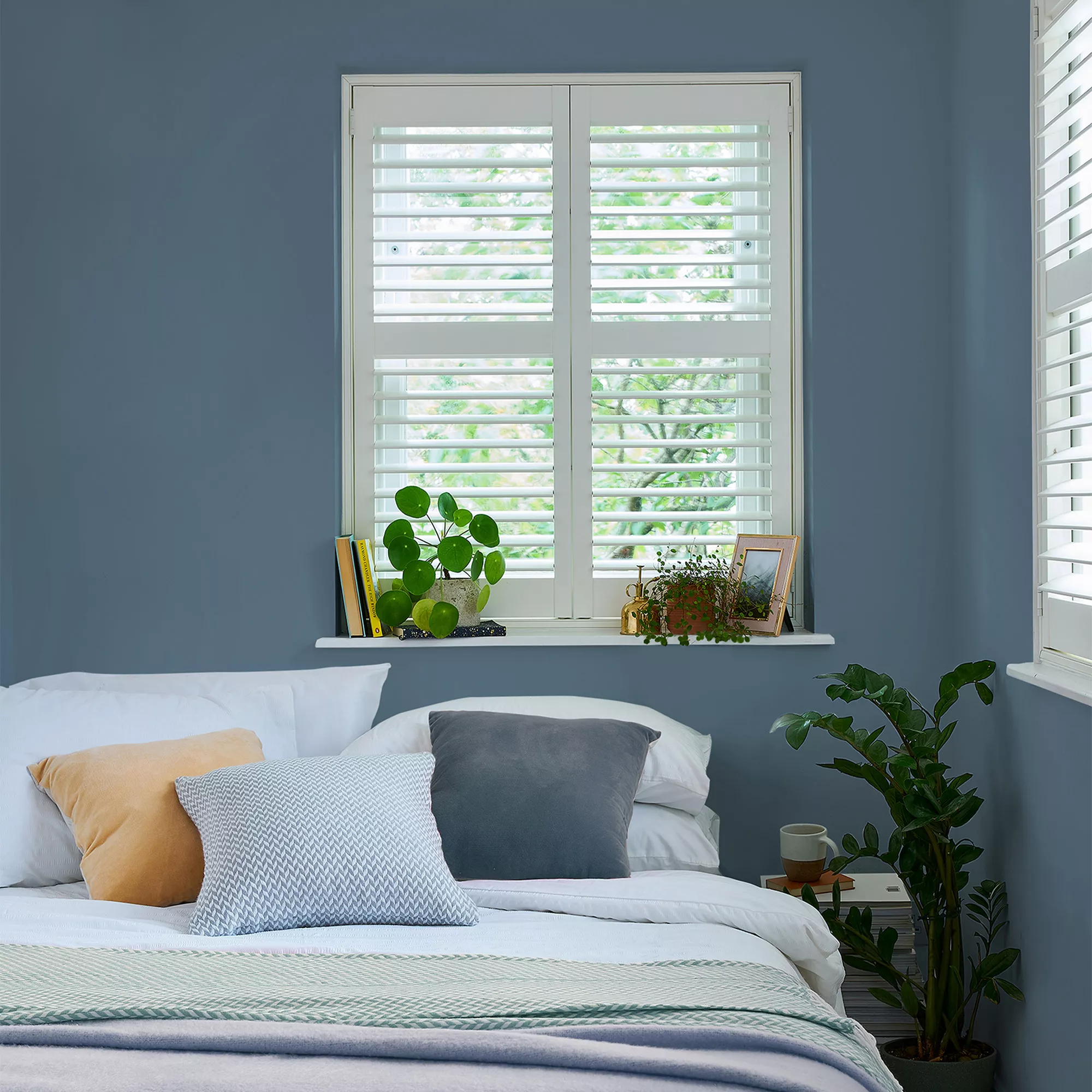 Laura Ashley Dark Seaspray Matt Emulsion Paint, 5L 5 Laura Ashley Dark Seaspray Matt Emulsion Paint, 5L - Image 5