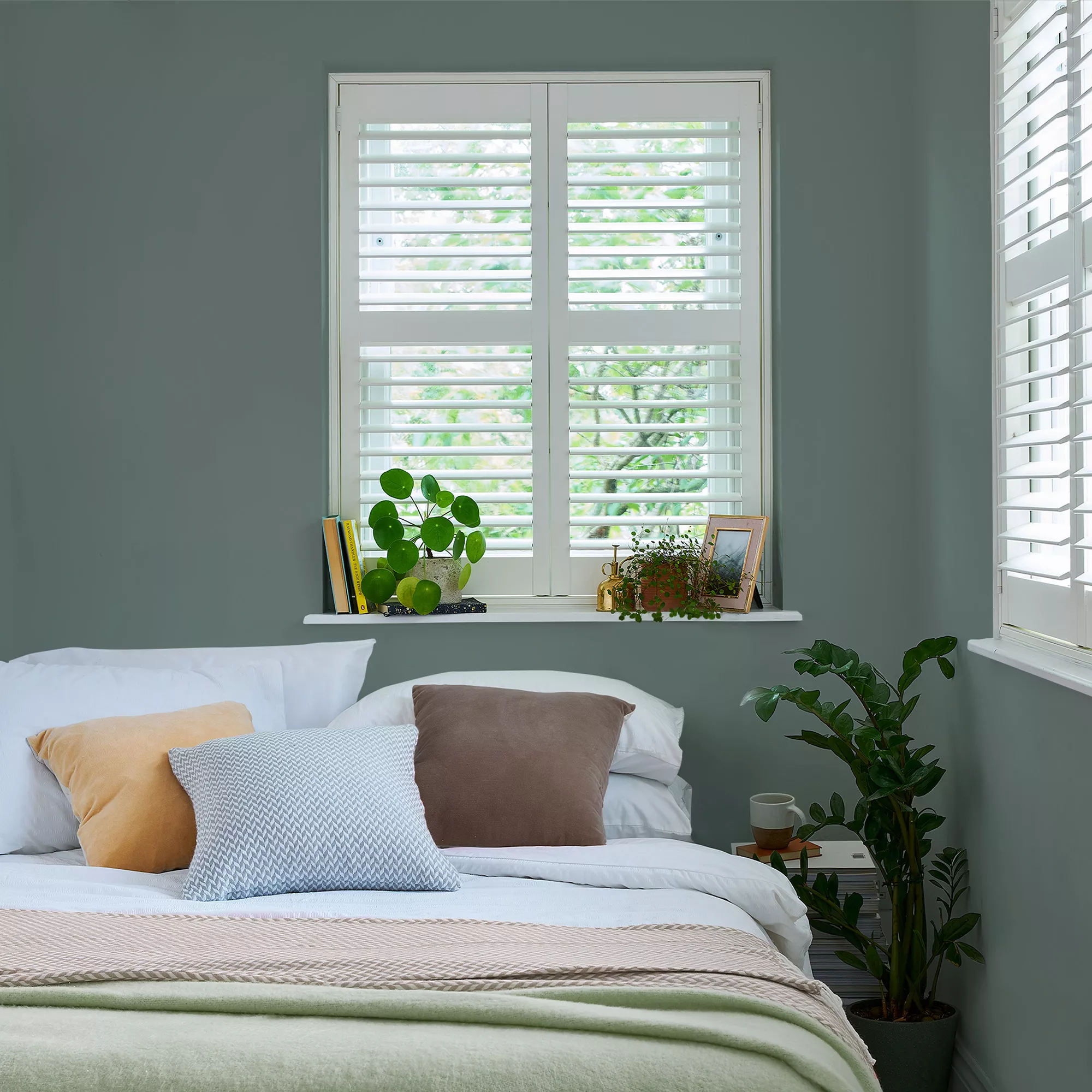 Laura Ashley Fern Matt Emulsion Paint, 2.5L 3 Laura Ashley Fern Matt Emulsion Paint, 2.5L - Image 3