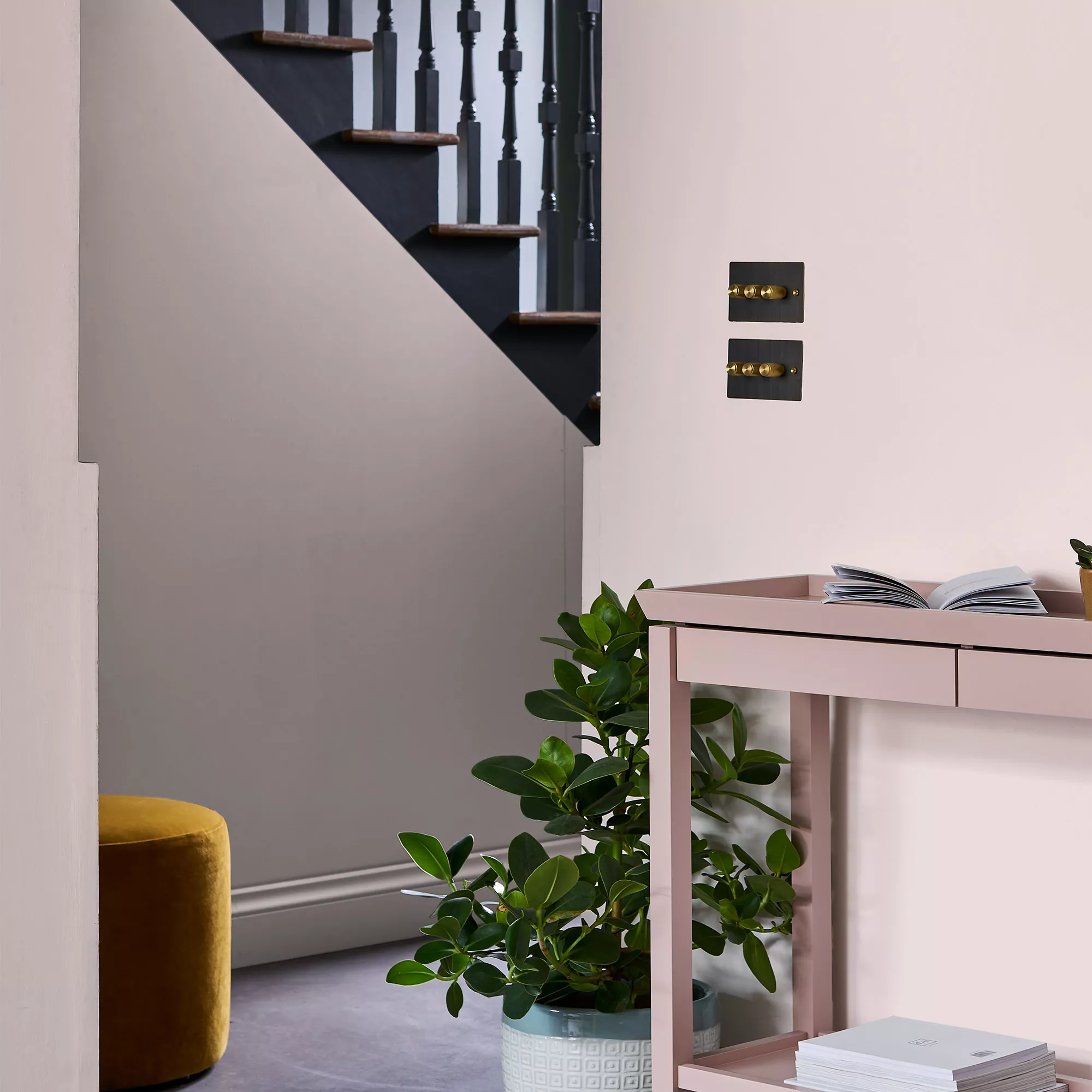 Laura Ashley Pale Blush Matt Emulsion Paint, 2.5L 3 Laura Ashley Pale Blush Matt Emulsion Paint, 2.5L - Image 3