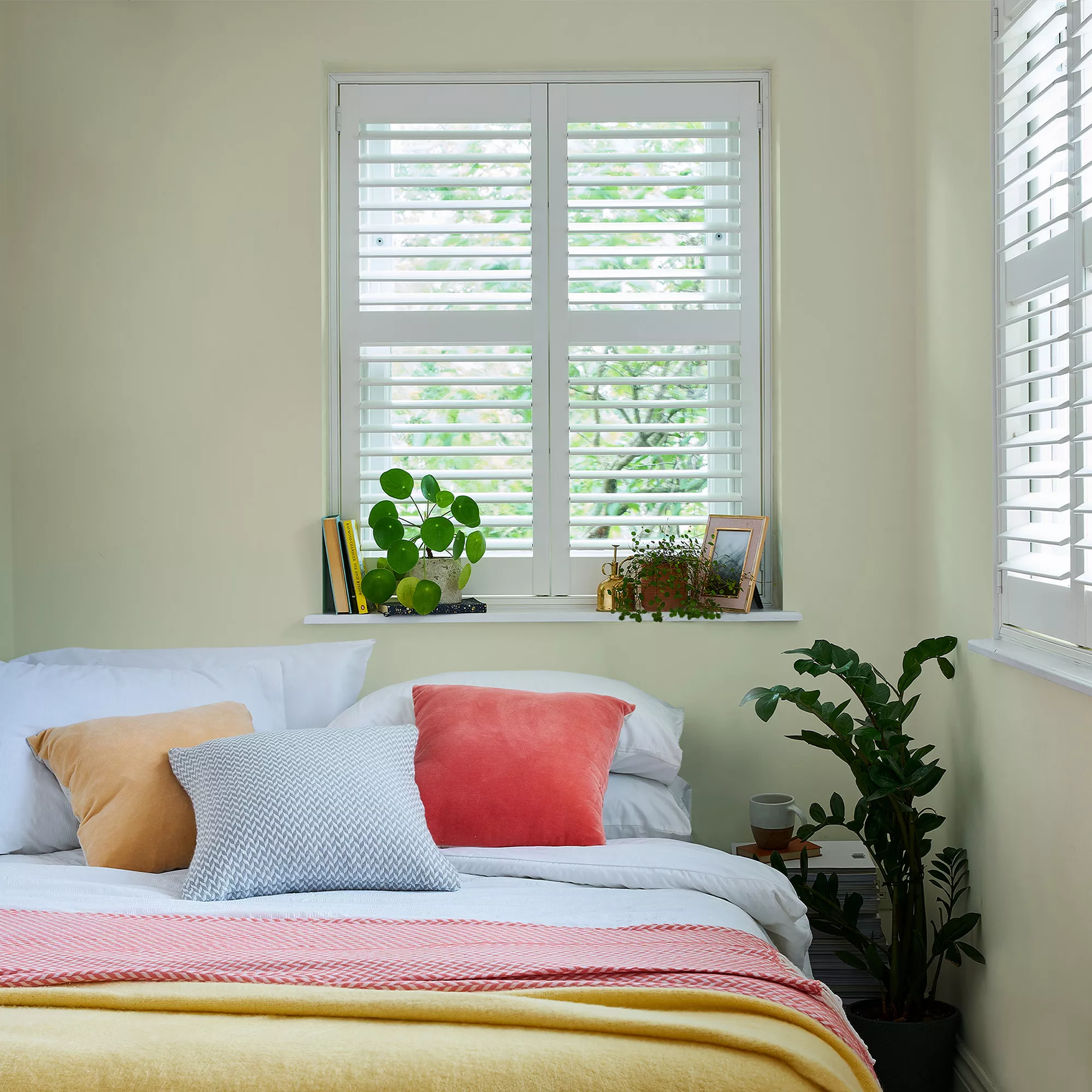 Laura Ashley Pale Hedge Matt Emulsion Paint, 2.5L 3 Laura Ashley Pale Hedge Matt Emulsion Paint, 2.5L - Image 3