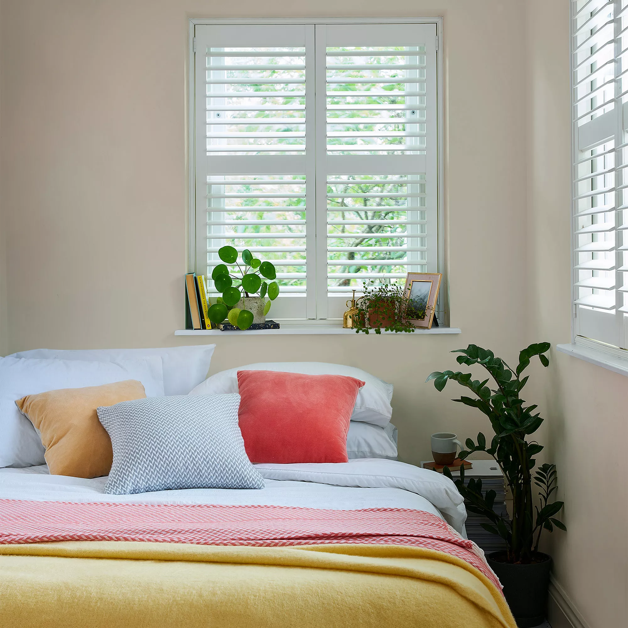 Laura Ashley Pale Twine Matt Emulsion Paint, 2.5L 4 Laura Ashley Pale Twine Matt Emulsion Paint, 2.5L - Image 4