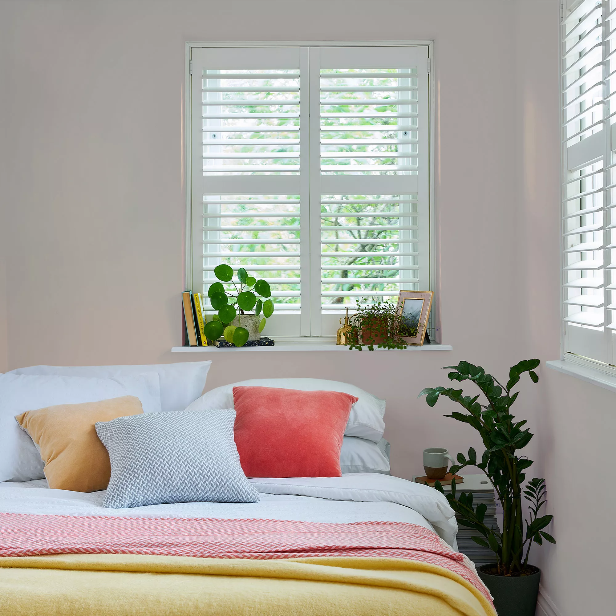 Laura Ashley Pearl Matt Emulsion Paint, 5L 5 Laura Ashley Pearl Matt Emulsion Paint, 5L - Image 5