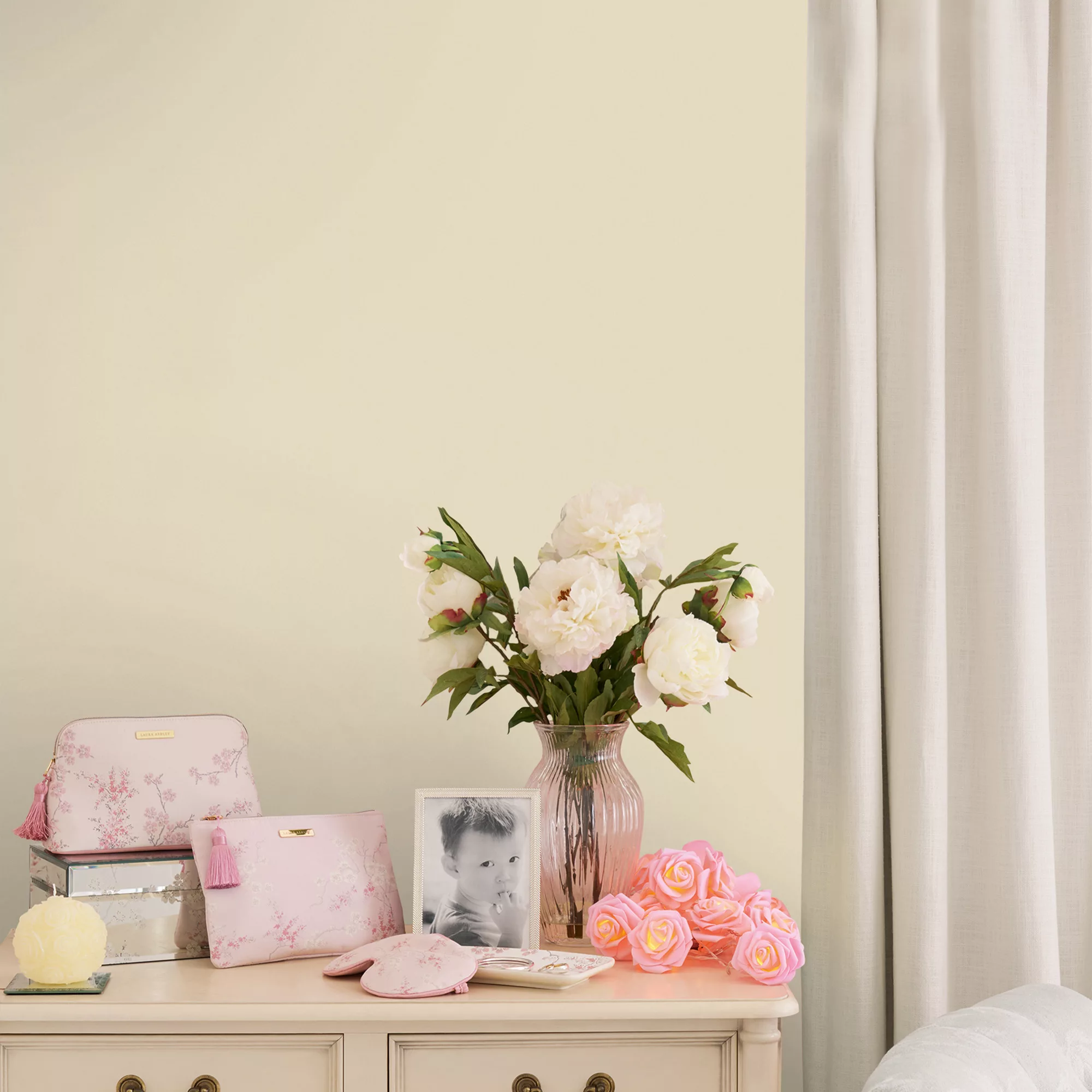 Laura Ashley Primrose White Matt Emulsion Paint, 5L 5 Laura Ashley Primrose White Matt Emulsion Paint, 5L - Image 5