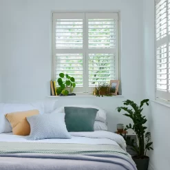 Laura Ashley Seaspray White Eggshell Emulsion Paint, 750ml -Laura Ashley Sales Store laura ashley seaspray white eggshell emulsion paint 750ml5011583473964 02i bq