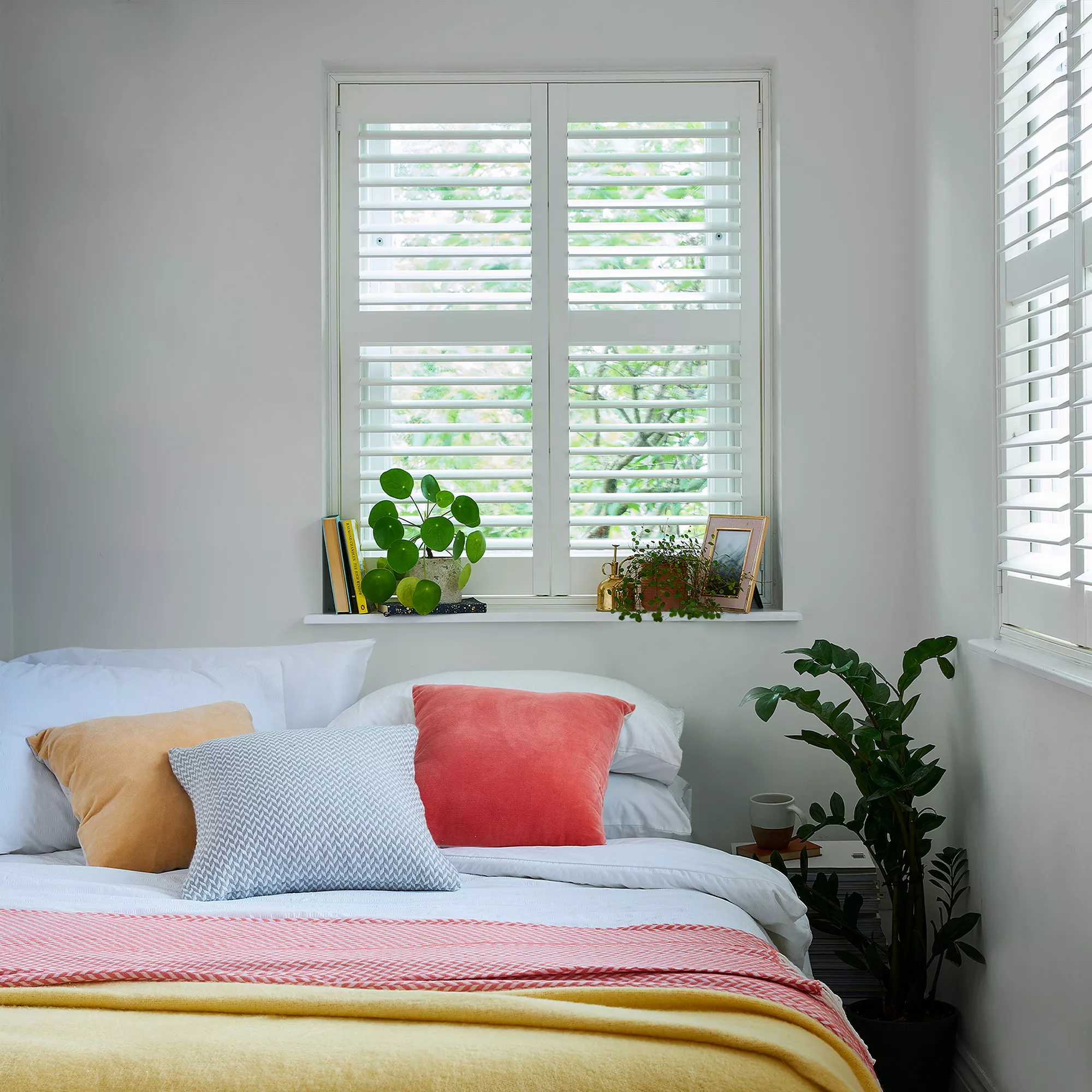 Laura Ashley Soft Silver Matt Emulsion Paint, 5L 5 Laura Ashley Soft Silver Matt Emulsion Paint, 5L - Image 5